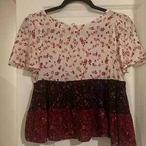 Jun & Ivy Floral Print Women's Top - Red and White and pink size small